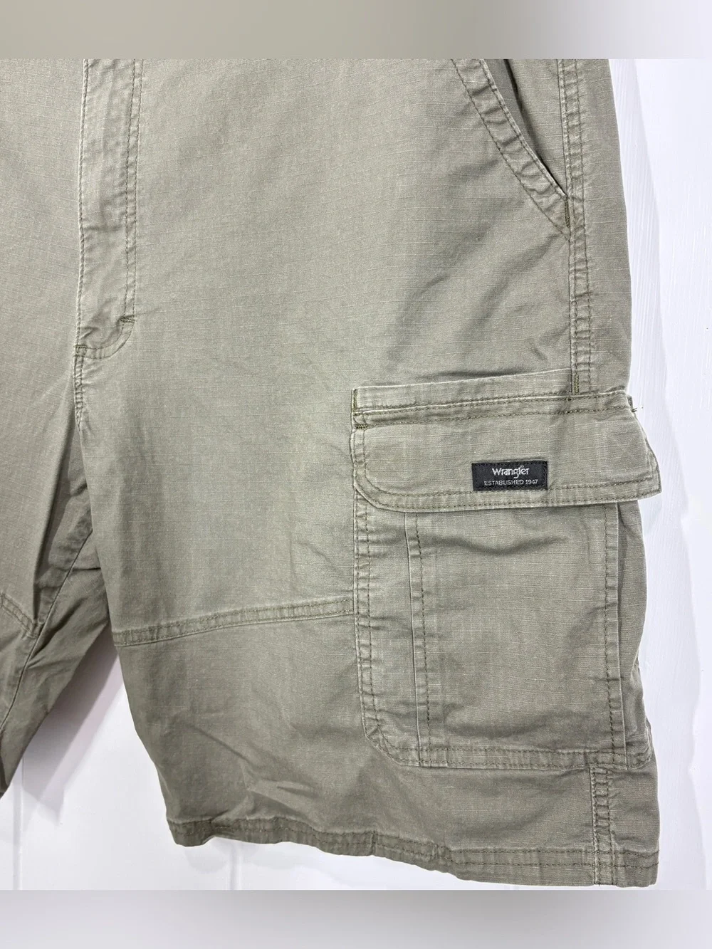 Wrangler Mens Relaxed Fit Green Cargo Shorts Size 42 Stretch Ripstop